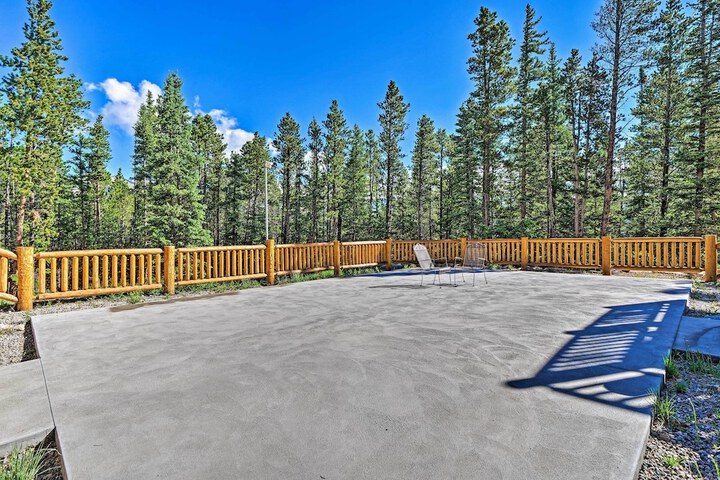 Expansive Alma Cabin w / Hot Tub & Mountain Views!