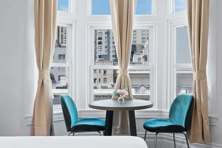 Room 32 of 47