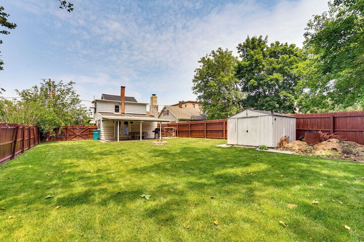 Fenced Backyard Grill & Deck: Bernville Home!