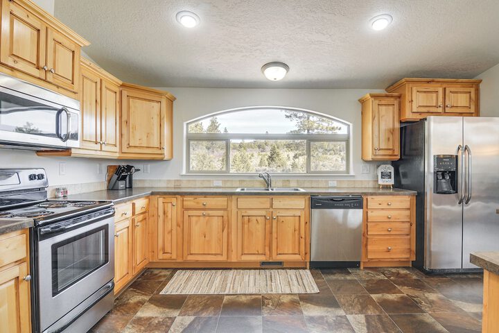 Secluded Boulder House - Next to National Forests!
