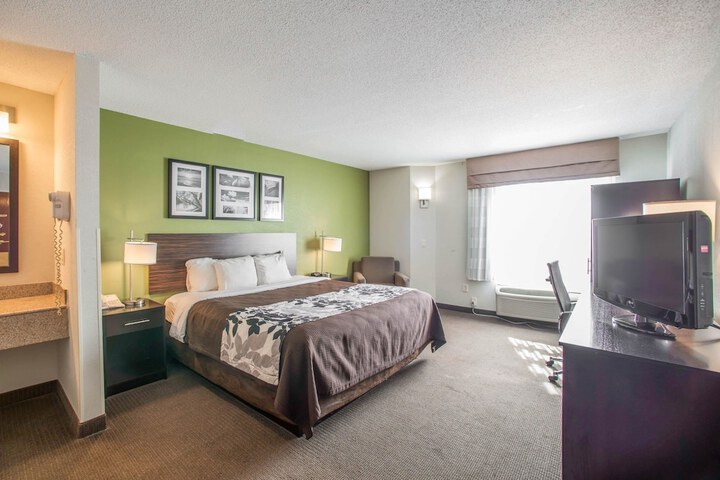 Room 25 of 38
