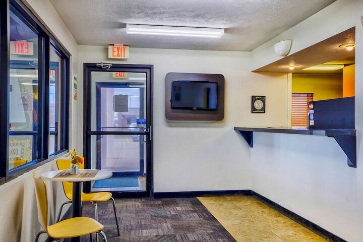 Motel 6 Percival IA