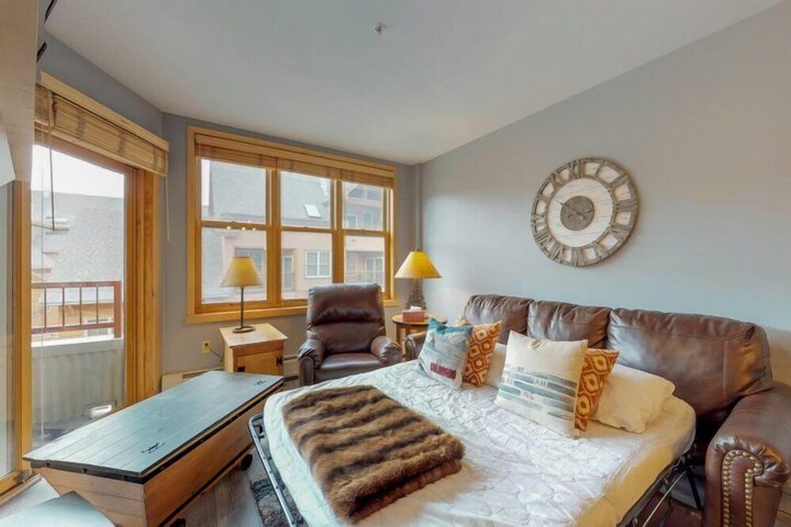 1 Bedroom Mountain Condo in River Run Village with Beautiful Mountain Views and Walking Distance to Ski