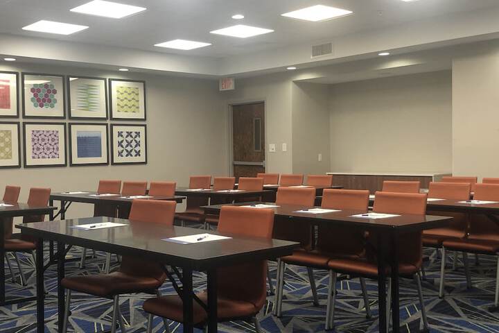Holiday Inn Express : Hillsboro I-35 by IHG