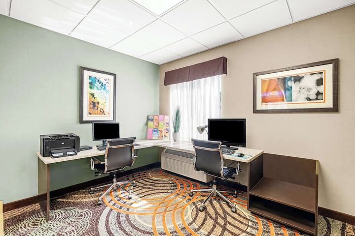 Business Center 32 of 32