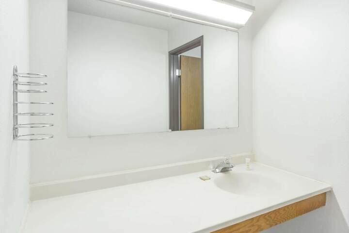 Room 6 of 13