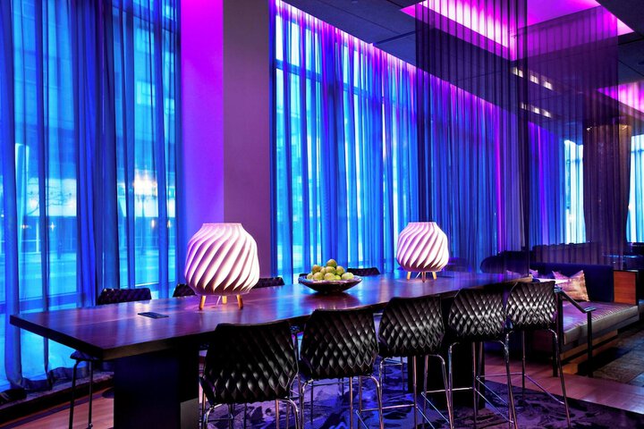 Lounge 183 of 197