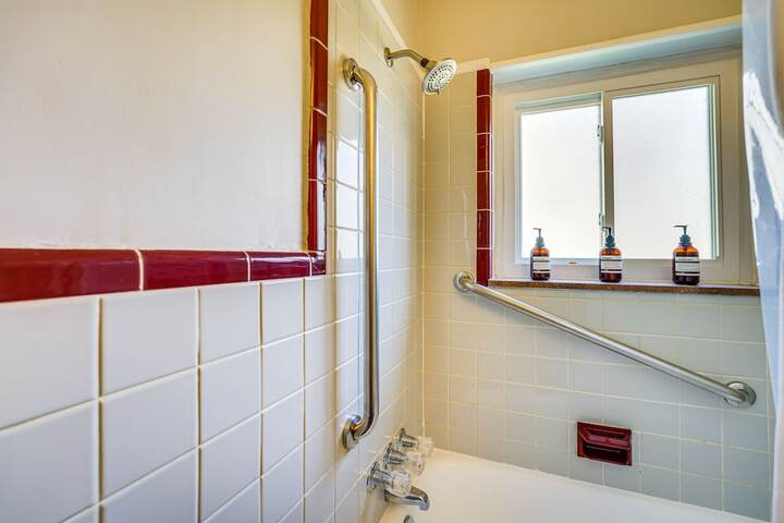 Wyandotte Vacation Rental Apartment Near Hospital!