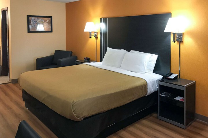 Room 5 of 15