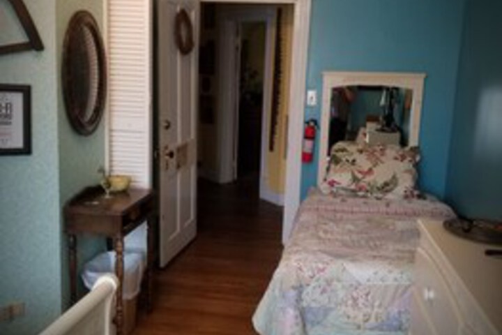 Hatfield McCoy House Inn