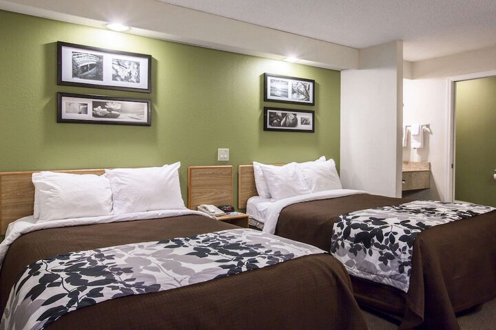 Room 33 of 53