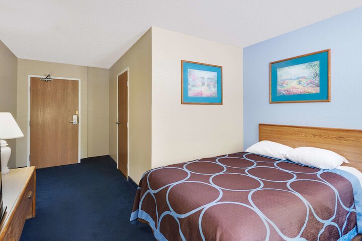 Room 18 of 31