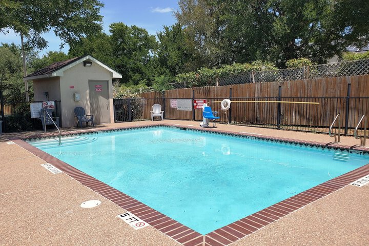 Pool 11 of 28