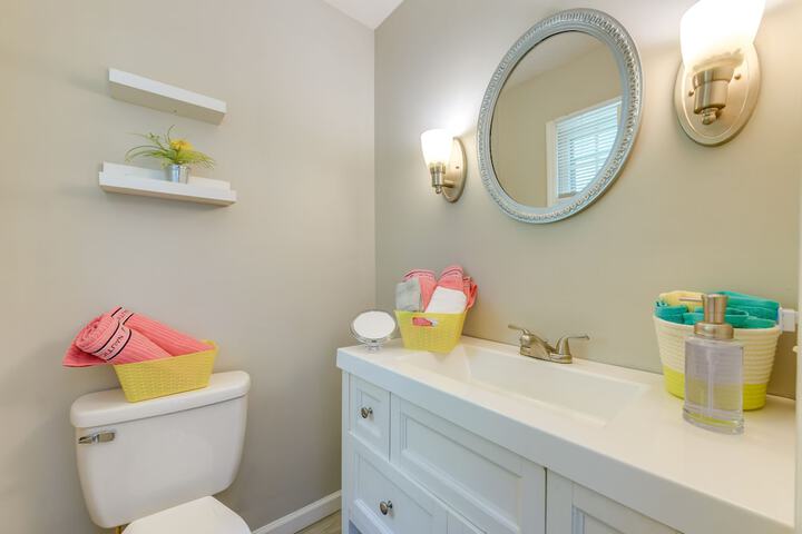 Charming Jonesville Home w / Grill - Near Wineries!