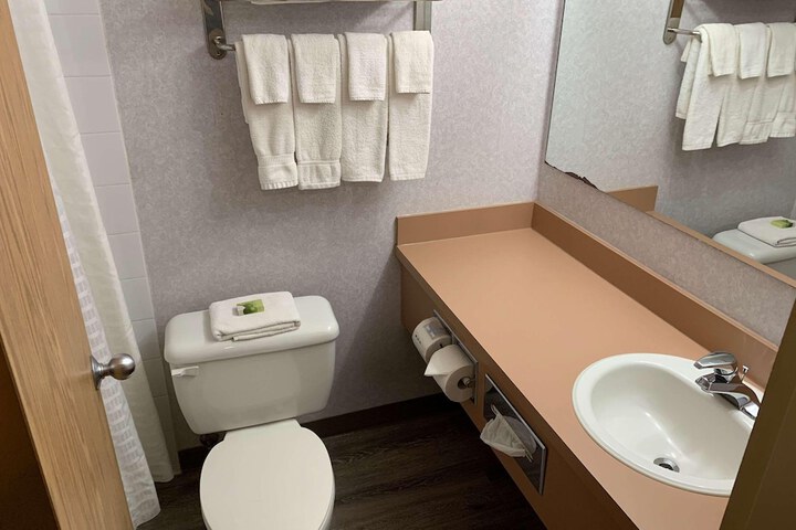 Room 9 of 16