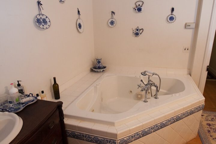 Hot Tub 38 of 51