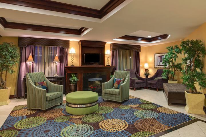 Holiday Inn Express Tower Center by IHG