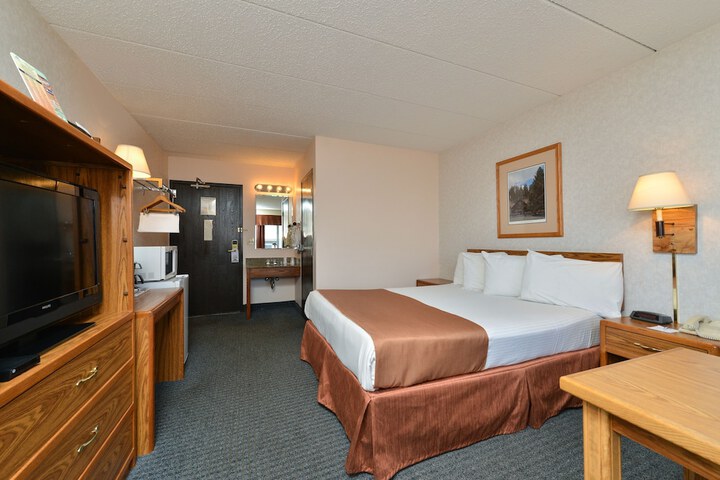 Room 3 of 28