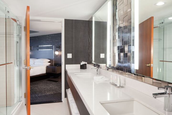 Room 32 of 72