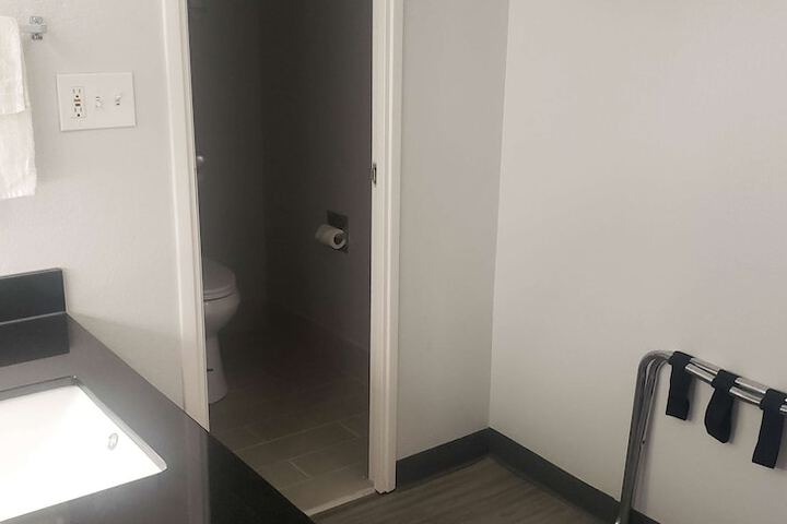 Room 15 of 16