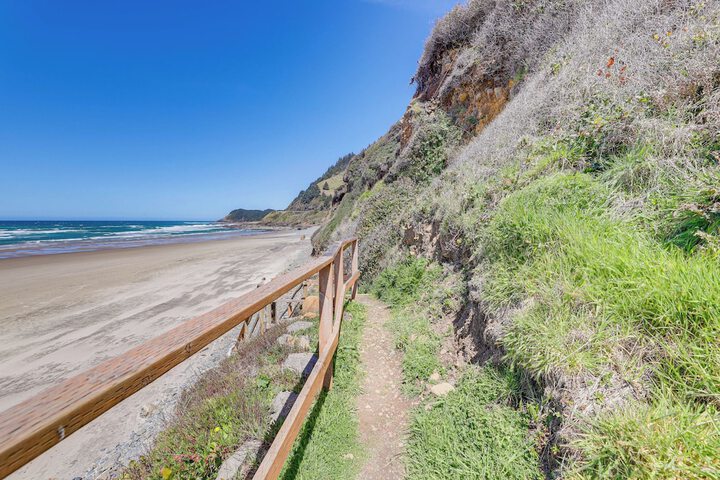 Peaceful Winter Retreat: Oregon Coastline Beach!