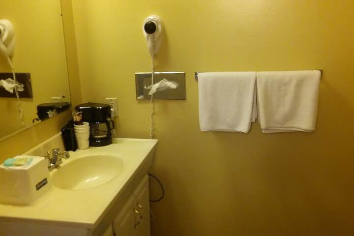 Room 4 of 18