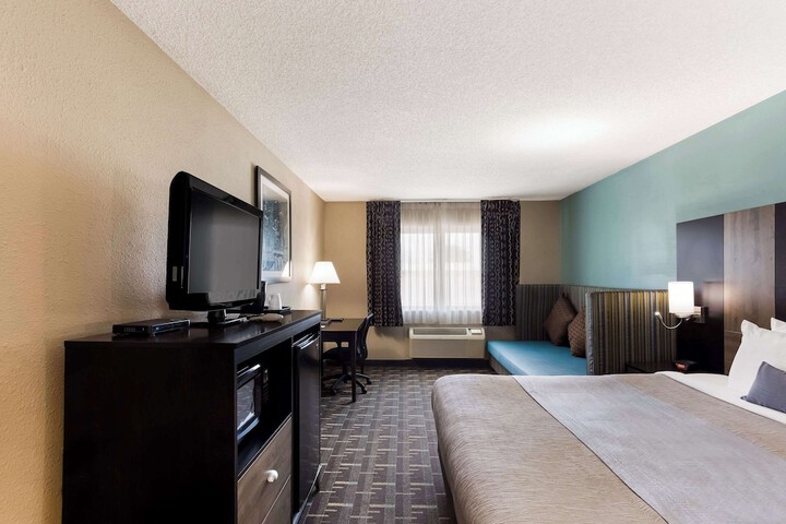 Room 17 of 28