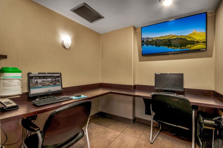 Business Center 26 of 26