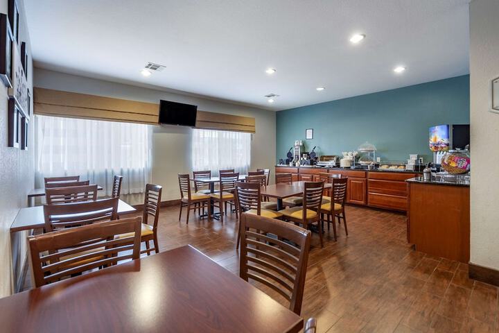 Sleep Inn & Suites Hays I-70