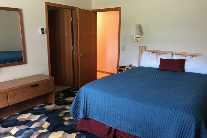 Room 72 of 98