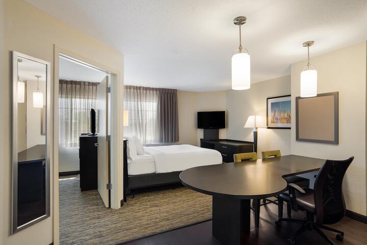 Sonesta Simply Suites Arlington Entertainment District