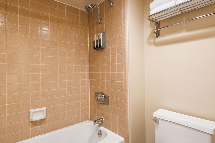 Room 52 of 104