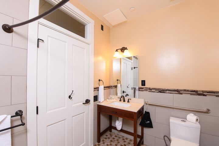 Room 35 of 118