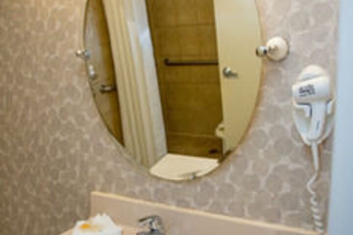Ramada Plaza Rochester Airport