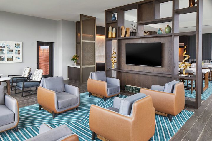 Lounge 55 of 66