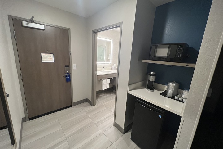 Holiday Inn Express and Suites Tomah by IHG
