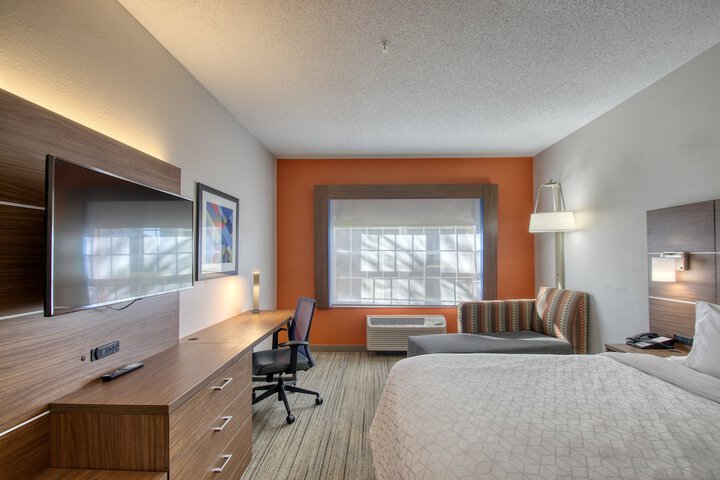 Room 26 of 81