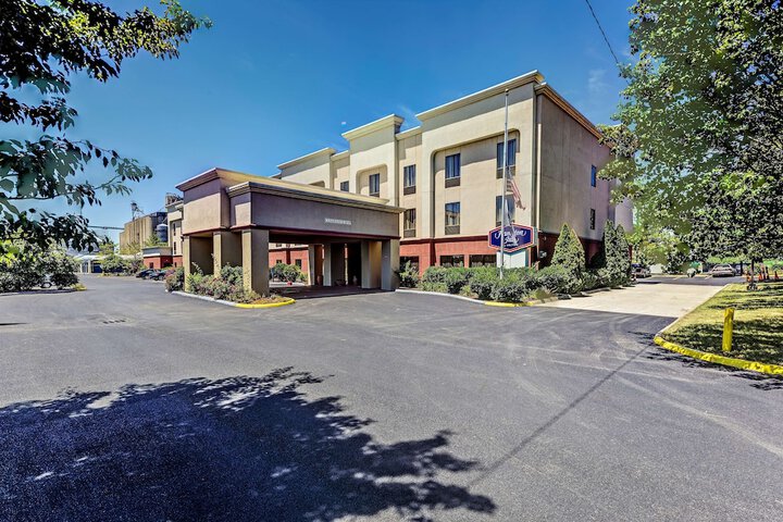Hotel 3 of 75