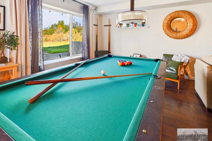 Beautiful Country Apartment AC, Pickleball, Billiards, Playground, Gardens
