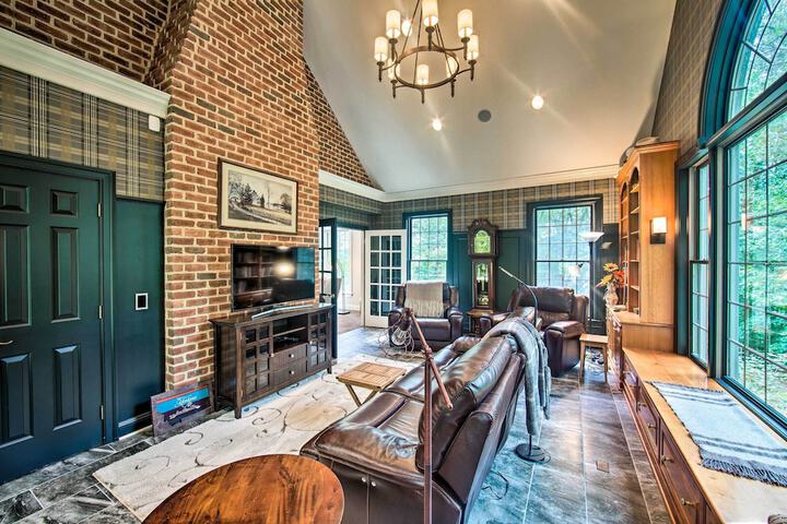 Extravagant Atglen Manor w / Private 60-acre Land!