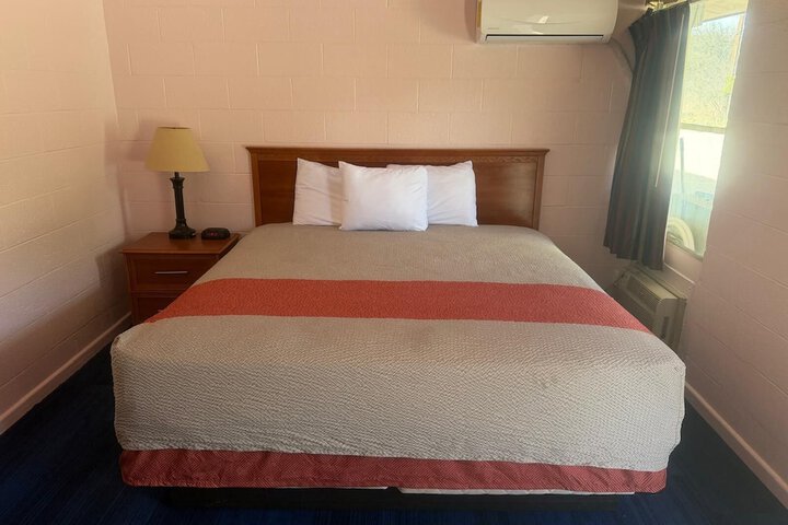 Holiday Host Motel & RV Park