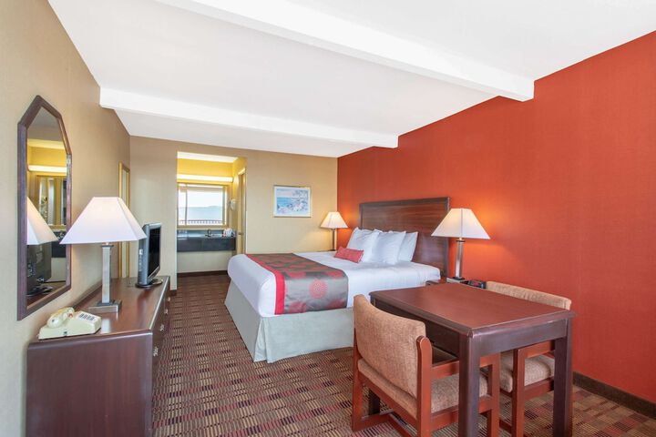 Room 13 of 18