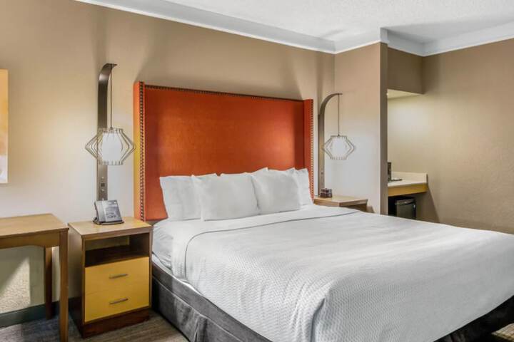 Room 6 of 32