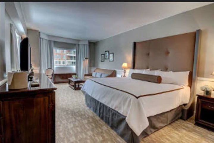 Room 32 of 68