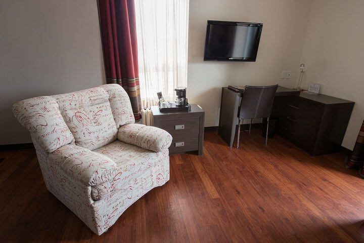 Room 12 of 32