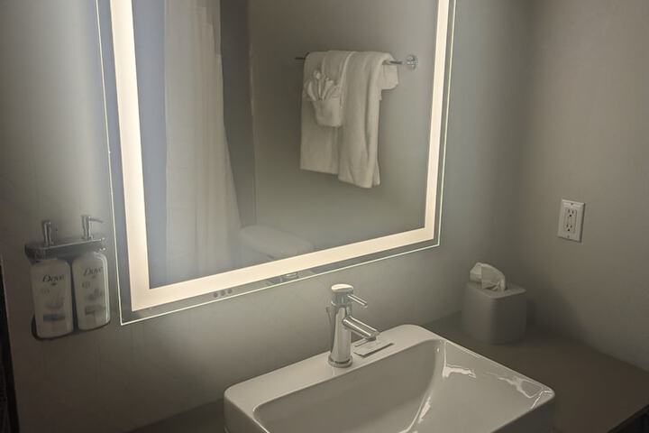 Room 28 of 53