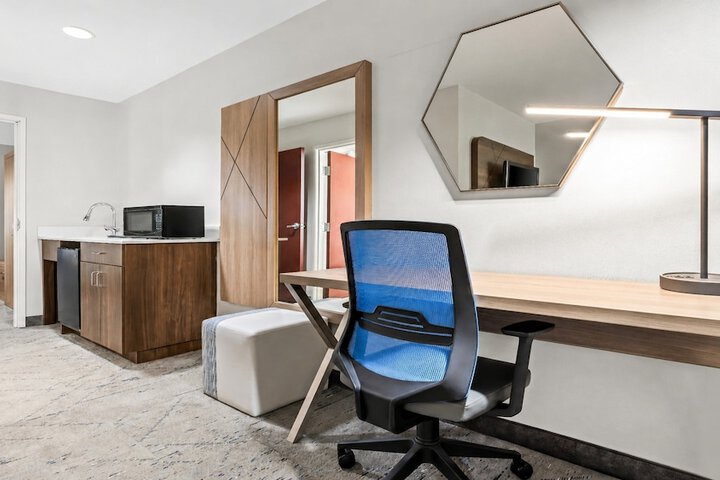 Holiday Inn Express Hotel & Suites FLORENCE NORTHEAST by IHG