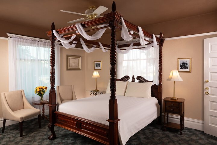 Room 12 of 25