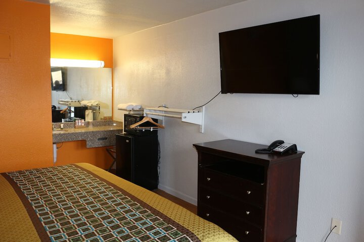 Room 18 of 25