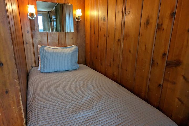 Room 42 of 140